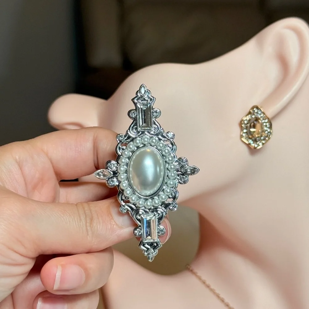 Elegant Silver and Pearl Brooch